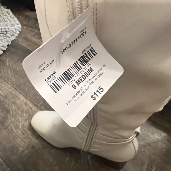 Liz Claiborne Harwin Boots Cream SZ 9M NEW - Picture 7 of 11